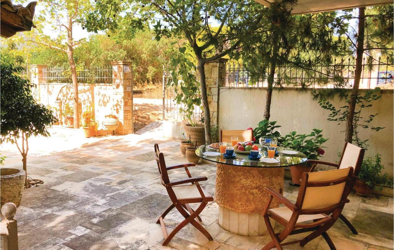 Amazing Home In Artemida With Kitchen Esterno foto