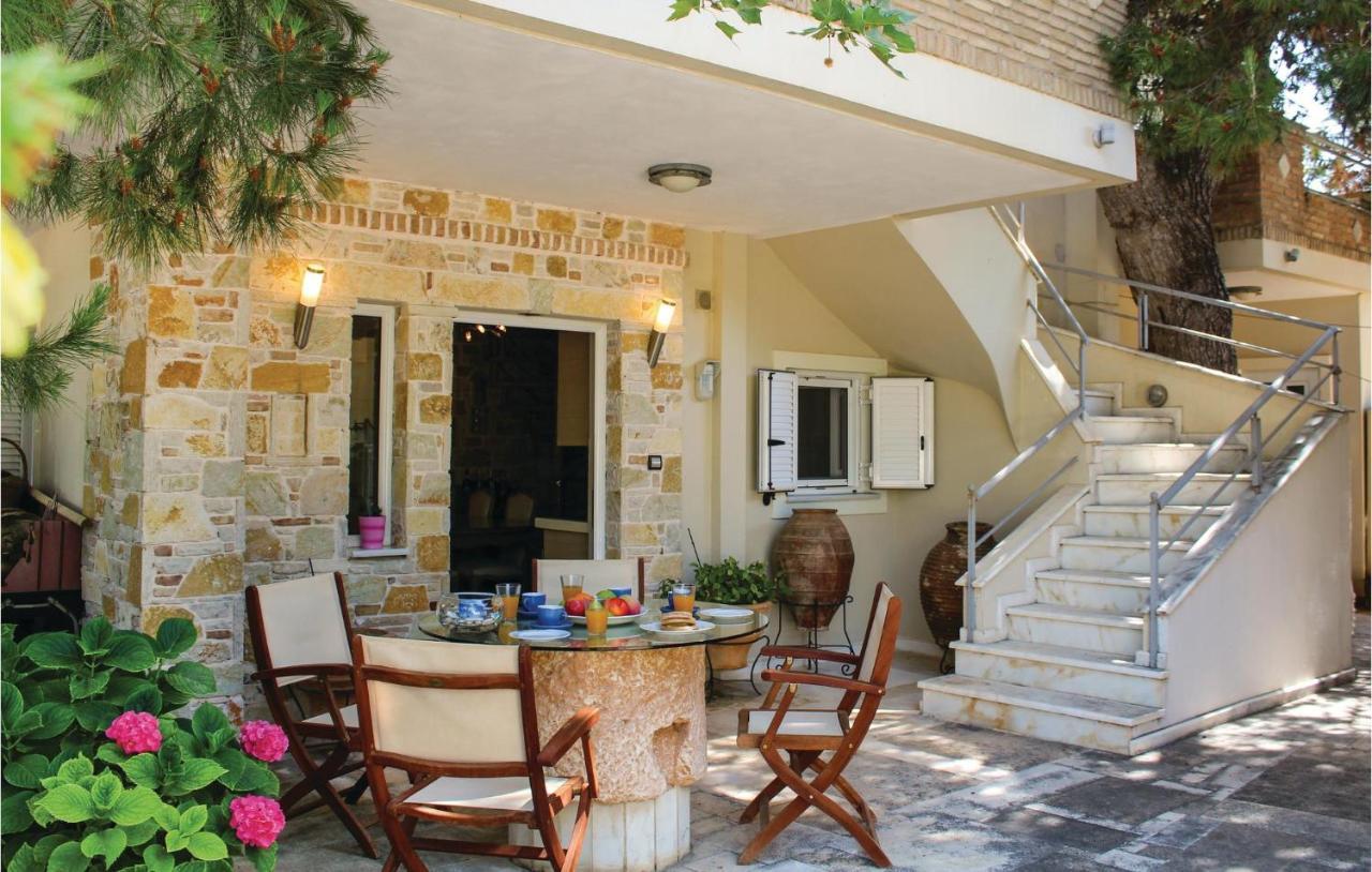 Amazing Home In Artemida With Kitchen Esterno foto